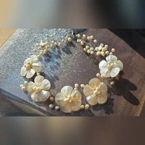 Elegant Floral Pearl Necklace